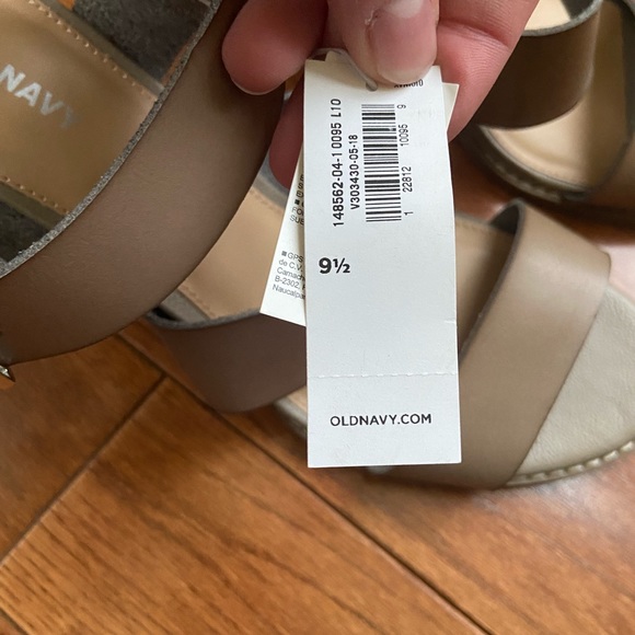 Old Navy Strappy Heels - size 9.5 - Picture 2 of 2